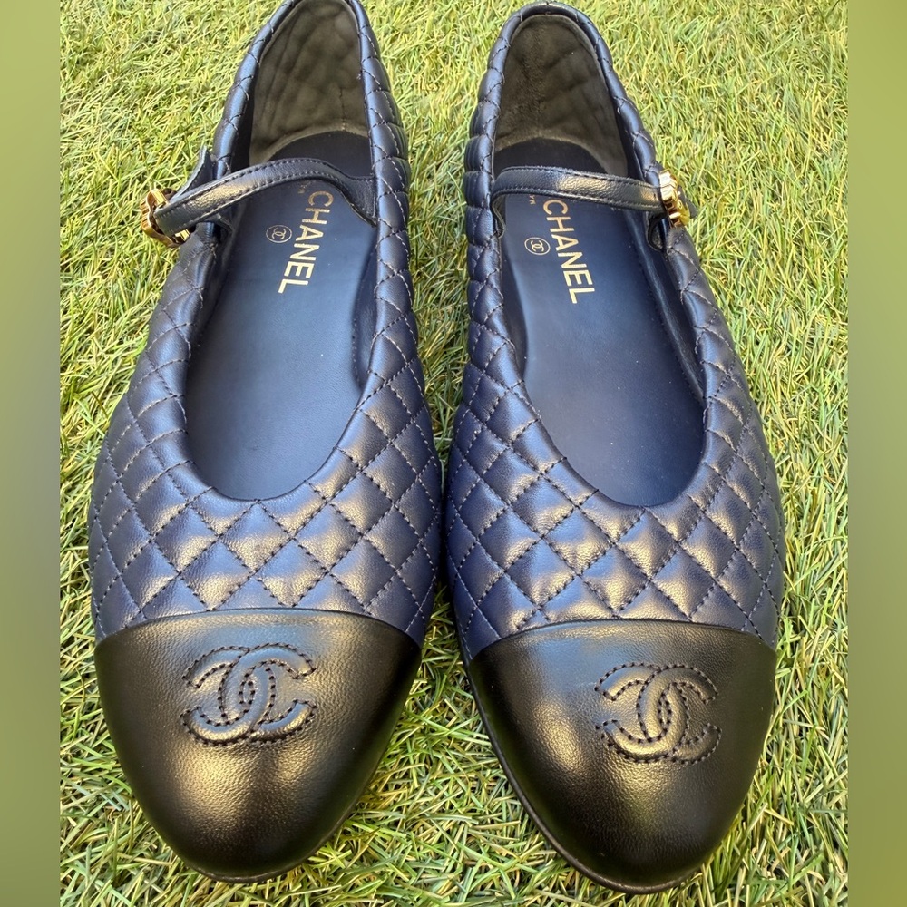 CHANEL CC LOGO BLUE LEATHER MARYJANE BALLET FLATS SHOES QUILTED BLACK CAP TOE 42 - Picture 3 of 17